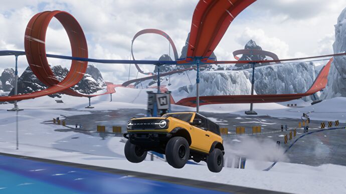 Un 4x4 prend l'air dans l'extension Forza Horizon 5 Hot Wheels.