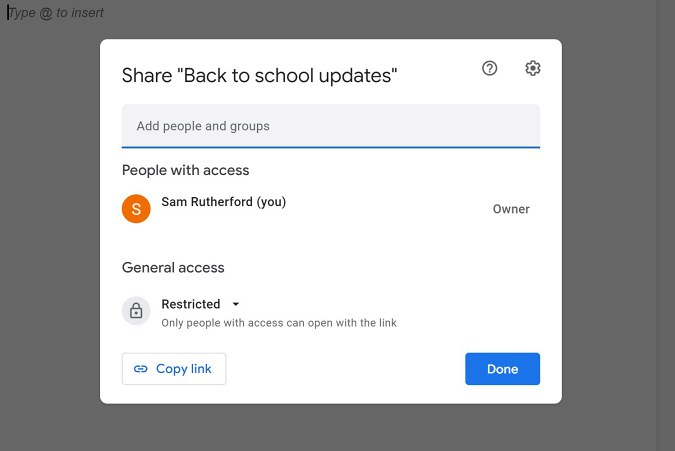 Vous pouvez facilement partager des fichiers avec d'autres en appuyant simplement sur le bouton Partager et en entrant l'e-mail de quelqu'un, ou en générant un lien partageable. 