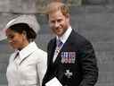 Le prince Harry et son épouse Meghan, duchesse de Sussex, partent après avoir assisté à un service d'action de grâces pour le règne de la reine Elizabeth II à la cathédrale Saint-Paul de Londres, le 3 juin 2022. 