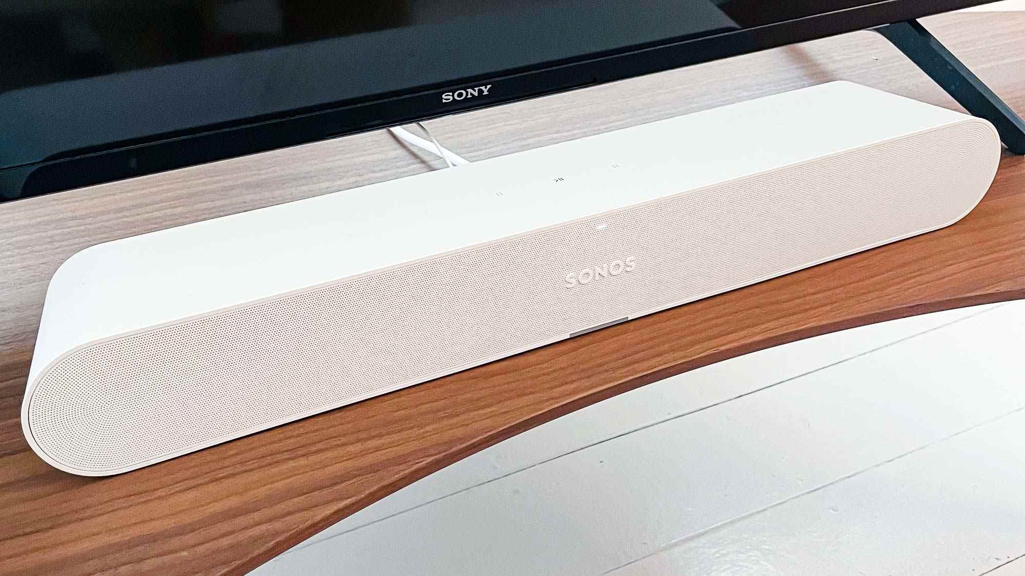 Sonos Ray sur table