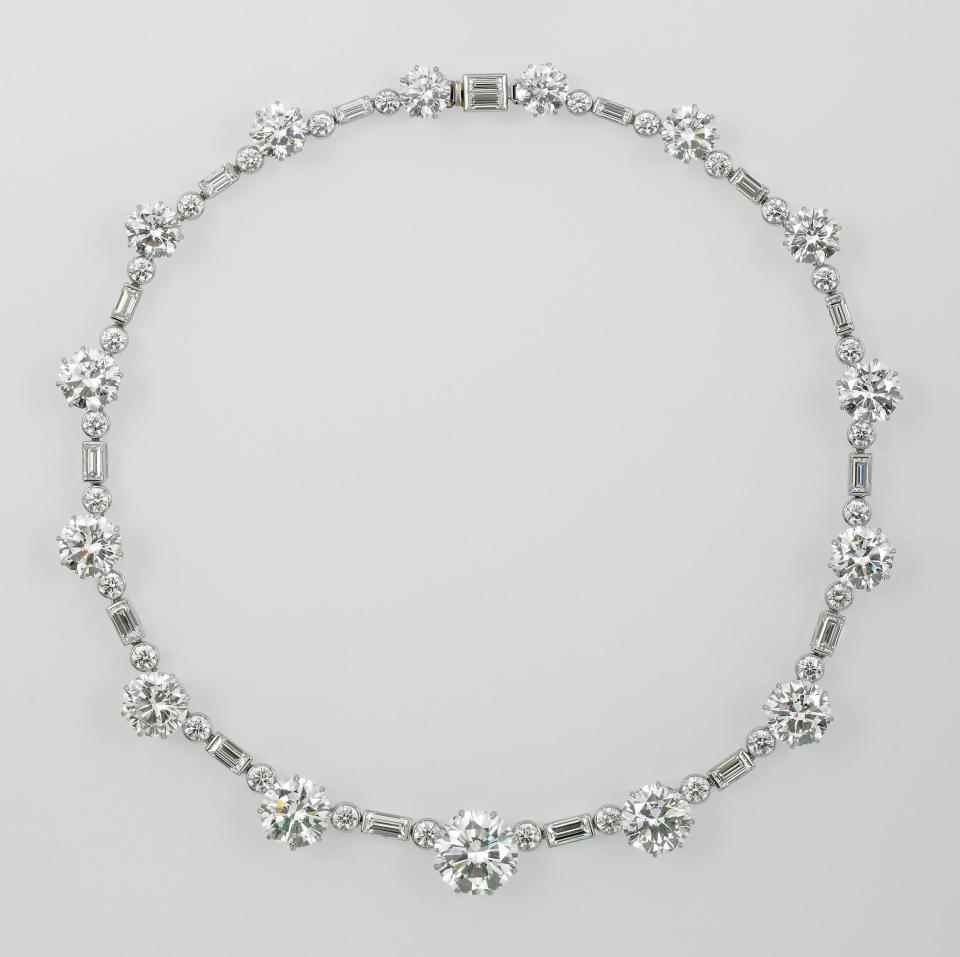 Le collier sud-africain de 21 diamants taillés en brillant était un cadeau du 21e anniversaire du gouvernement sud-africain - Royal Collection Trust