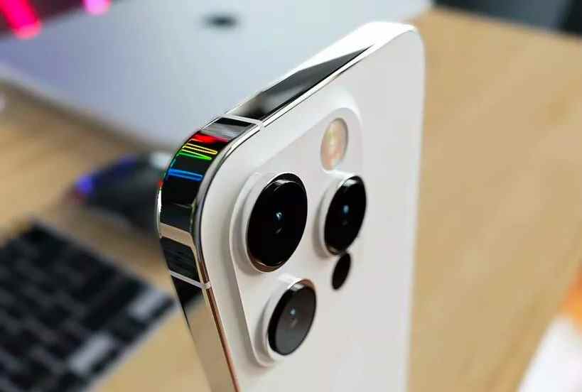 Rendu de l'iPhone 14 Pro montrant la bosse de la caméra