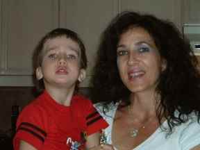 Tyler Swartz avec sa mère, Kim sur une photo non datée.