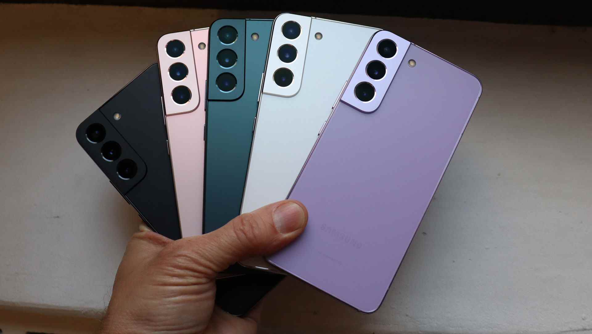 Samsung Galaxy S22 Bora Violet avec d'autres couleurs