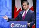 Le candidat Pierre Poilievre fait valoir un point lors du débat à la direction du Parti conservateur du Canada en anglais à Edmonton le mercredi 11 mai 2022.  