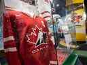 Hockey Canada a annoncé lundi un nouveau plan d'action pour « résoudre les problèmes systémiques au hockey ».