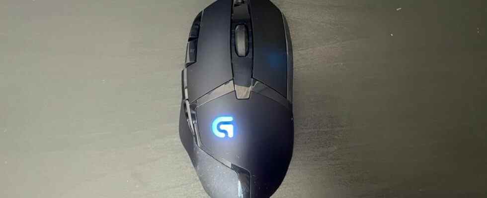 Logitech G402 Hyperion Fury gaming mouse