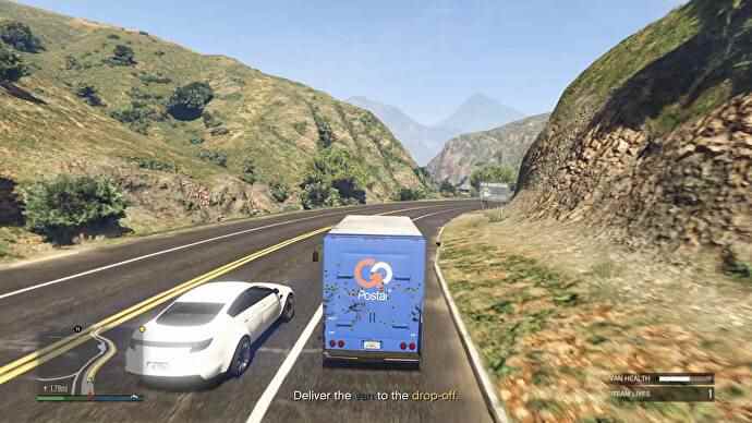 Conduire la camionnette dans GTA Online Criminal Enterprises.