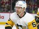 Mike Matheson, originaire de Pointe-Claire, revient à Montréal après que les Canadiens l'ont acquis des Penguins samedi.