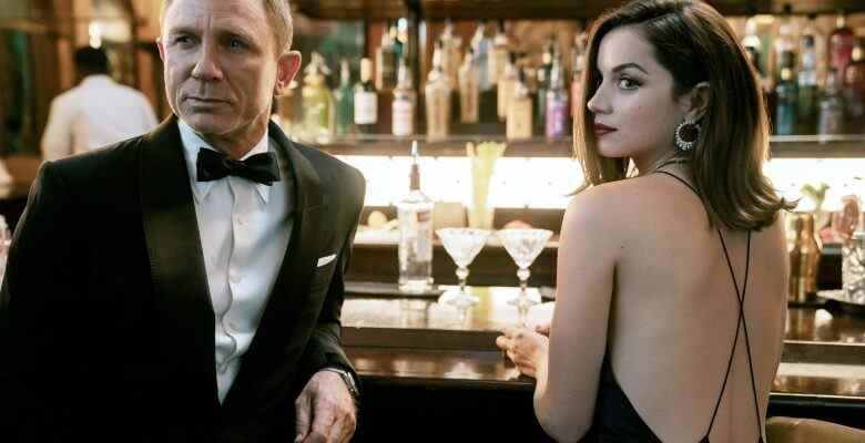 NO TIME TO DIE, from left: Daniel Craig, Ana de Armas, 2020. ph: Nicola Dove / © MGM / Courtesy Everett Collection