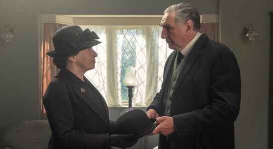 Downton Abbey: A New Era Stars Jim Carter et Raquel Cassidy se sont éclatés à filmer la scène du grand dîner [Interview]