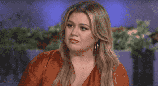 Kelly Clarkson parle de partager son histoire honnête après le divorce, et quelle a été la chose la plus difficile à naviguer