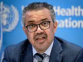 Sur cette photo d'archive prise le 20 décembre 2021, le directeur général de l'Organisation mondiale de la santé, Tedros Adhanom Ghebreyesus, donne une conférence de presse au siège de l'OMS à Genève.