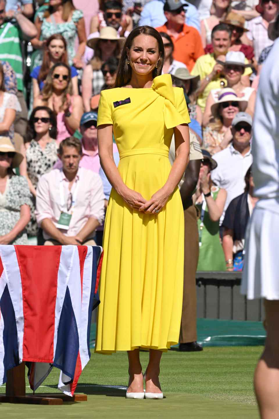 La duchesse de Cambridge s'est démarquée dans une robe jaune Roksanda.  (Getty Images)
