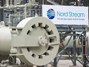 Le mois dernier, Moscou a réduit la capacité de Nord Stream 1 de 60%, citant le retour retardé de la turbine entretenue par la société allemande d'équipements électriques Siemens Energy.  La Russie a rouvert le gazoduc jeudi après un arrêt de maintenance prévu de dix jours, mais il fonctionnait toujours à capacité réduite.