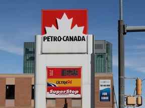 Station-service Petro-Canada au centre-ville d'Edmonton le 31 mars 2022.