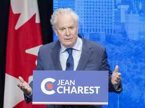 Jean Charest participe au débat à la direction du Parti conservateur du Canada anglophone le 11 mai 2022.