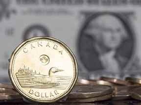 Les perspectives du dollar canadien se sont inversées, selon un sondage de Reuters.