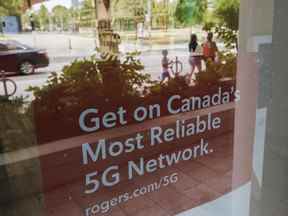 Un magasin Rogers Sans-fil à Toronto au milieu d'une panne nationale des services de l'entreprise de télécommunications, le vendredi 8 juillet 2022.