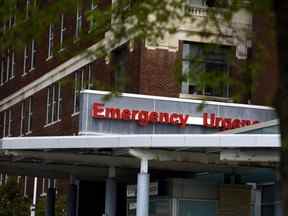 L'entrée du service des urgences du Campus Civic de l'Hôpital d'Ottawa à Ottawa est montrée le 16 mai 2022.
