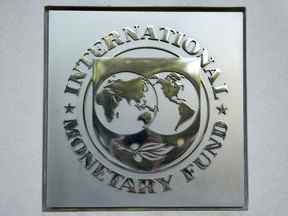 Le Fonds monétaire international a revu à la baisse ses perspectives de croissance mondiale pour cette année et la suivante.