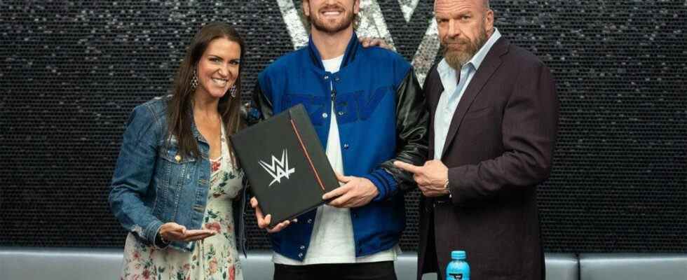 Logan Paul signe avec la WWE pour devenir la prochaine superstar