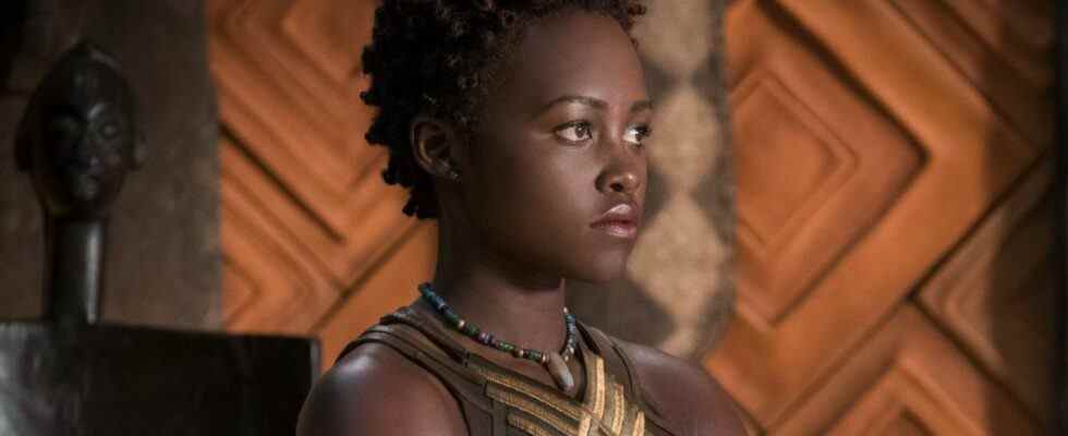 Lupita Nyong'o a mangé des fourmis volontairement et sa co-star de Black Panther 2 n'a pas pu s'arrêter avec les jeux de mots