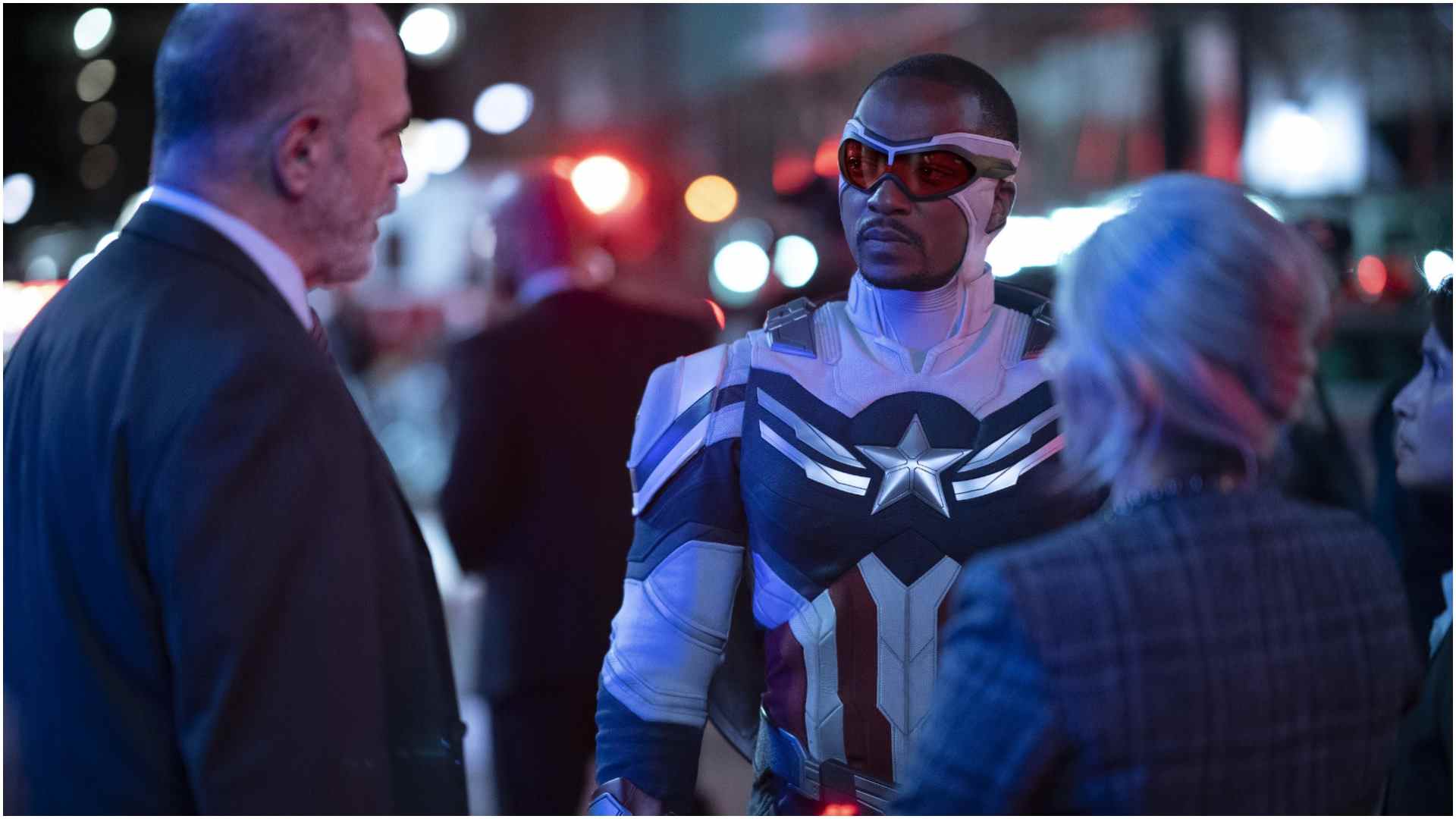 Captain America (Sam Wilson) dans Le Faucon et le Soldat de l'Hiver