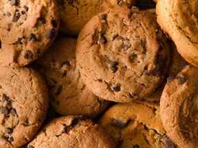 L'Agence canadienne d'inspection des aliments a rappelé une certaine marque de biscuits et de boules énergétiques vendues au pays.