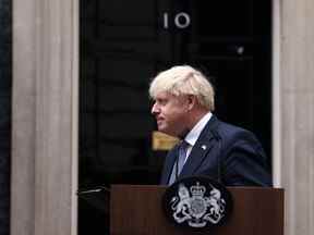 Le Premier ministre britannique Boris Johnson fait une déclaration à Downing Street à Londres, en Grande-Bretagne.