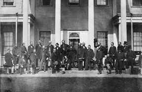 On voit les Pères de la Confédération sur cette photo de la Conférence de Charlottetown de septembre 1864, qui a mis en branle la Confédération canadienne.