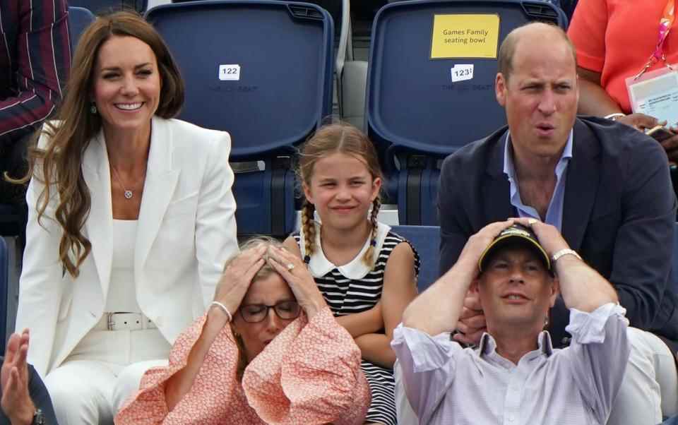 Le duc et la duchesse de Cambridge et la princesse Charlotte aux Jeux du Commonwealth – Joe Giddens/PA Wire