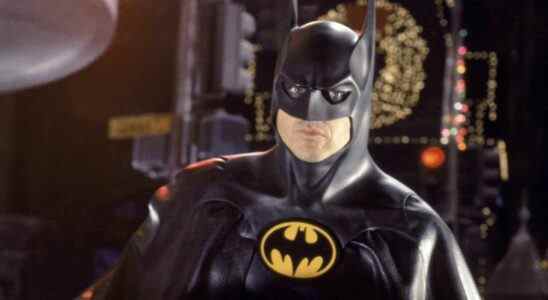 Le réalisateur de Batgirl partage une image avec Michael Keaton en costume complet de Batman