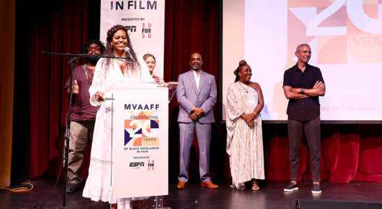 Barack et Michelle Obama font une apparition surprise au festival du film afro-américain de Martha's Vineyard pour Netflix Doc 'Descendant' Le plus populaire doit être lu Inscrivez-vous aux newsletters Variety Plus de nos marques