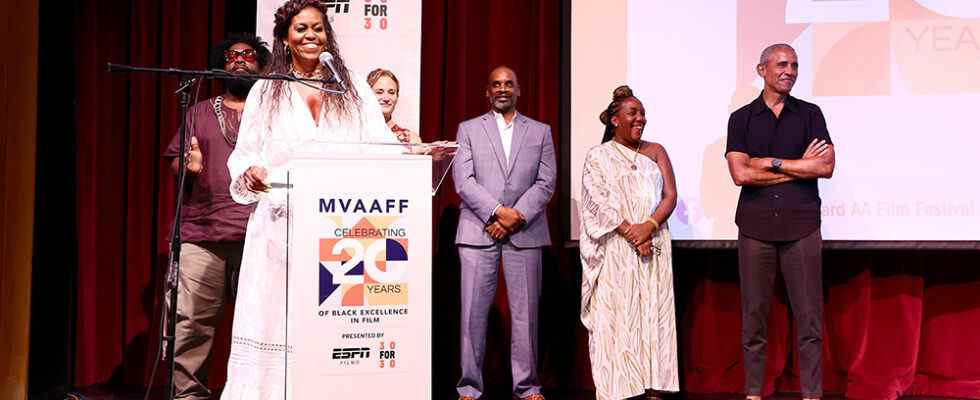 Barack et Michelle Obama font une apparition surprise au festival du film afro-américain de Martha's Vineyard pour Netflix Doc 'Descendant' Le plus populaire doit être lu Inscrivez-vous aux newsletters Variety Plus de nos marques