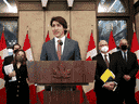 Le premier ministre Justin Trudeau parle de la manifestation en cours des camionneurs contre le mandat COVID lors d'une conférence de presse sur la Colline du Parlement, le 14 février 2022.