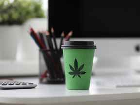 Les employés n'ont pas le droit absolu de consommer du cannabis médical au travail.