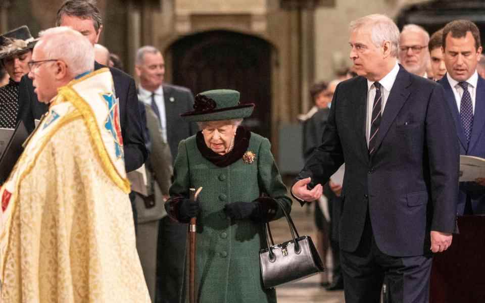 Le prince Andrew assiste au service d'action de grâce du prince Philip aux côtés de la reine - RICHARD POHLE 