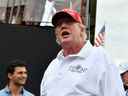 L'ancien président Donald Trump quitte le premier tee-shirt lors du premier tour d'un tournoi de golf LIV au Trump National Golf Club Bedminster, NJ, le 29 juillet 2022.