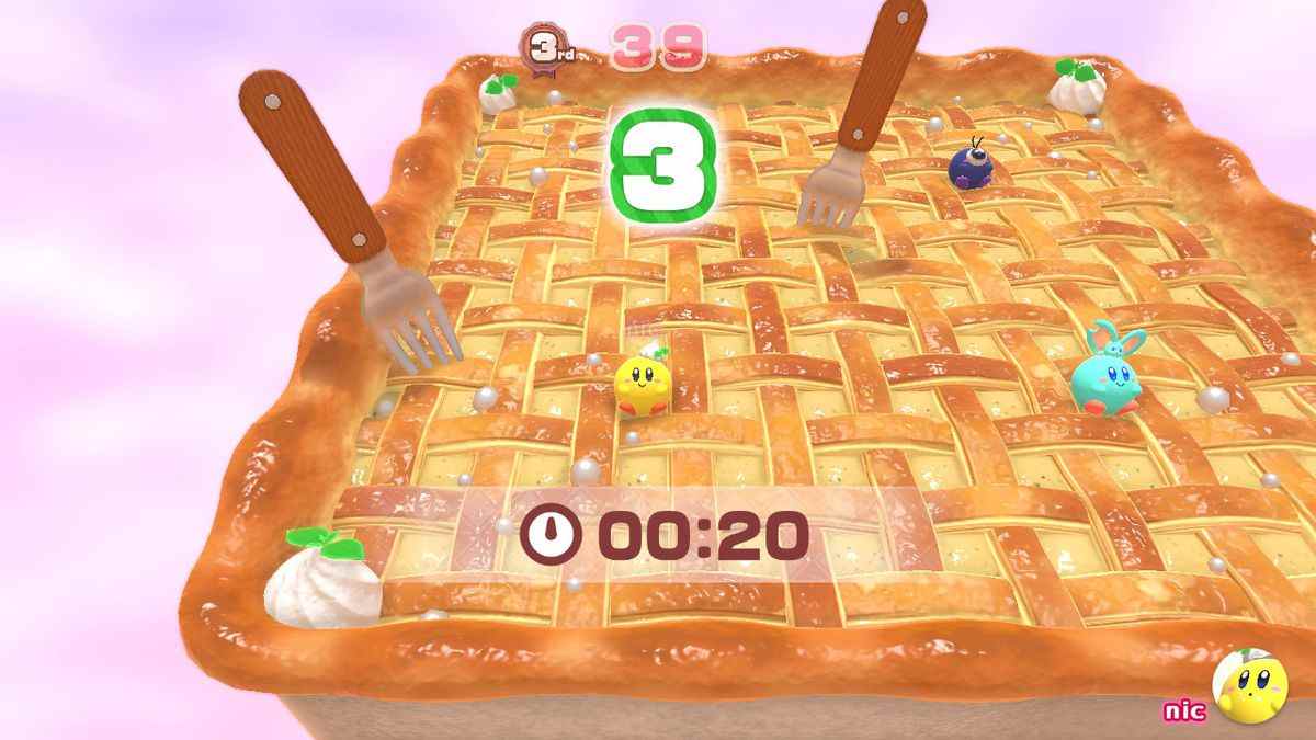 Kirby est assis au sommet d'une arène tissée ressemblant à une croûte de tarte.