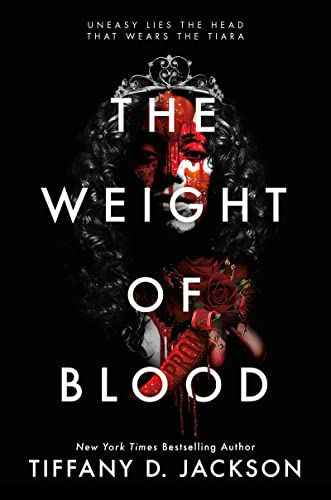 couverture de The Weight of Blood de Tiffany D. Jackson;  photo en noir et blanc d'une reine du bal noire trempée de sang rouge