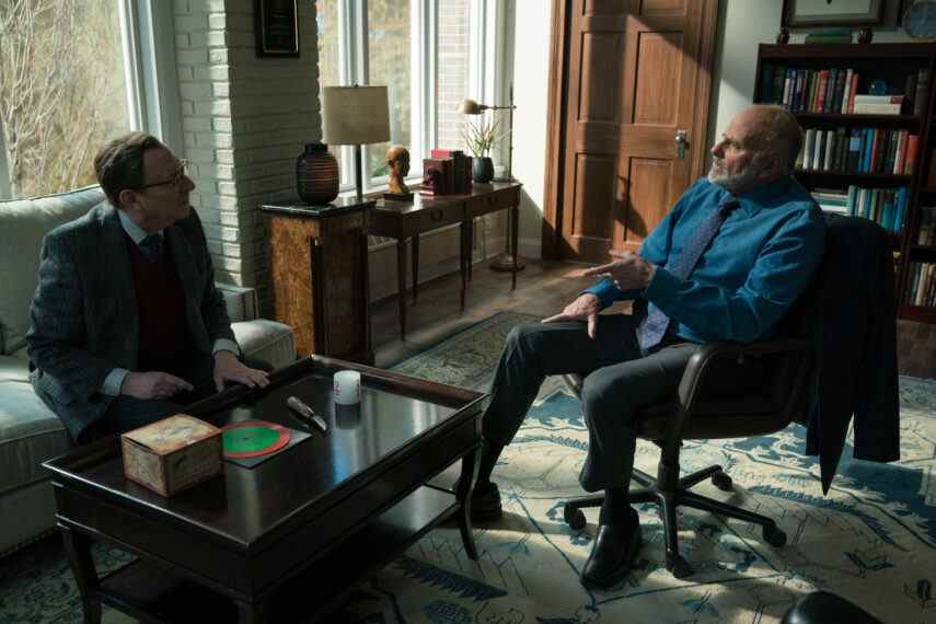 Michael Emerson dans le rôle de Leland Townsend et Kurt Fuller dans le rôle du Dr Kurt Boggs dans Evil