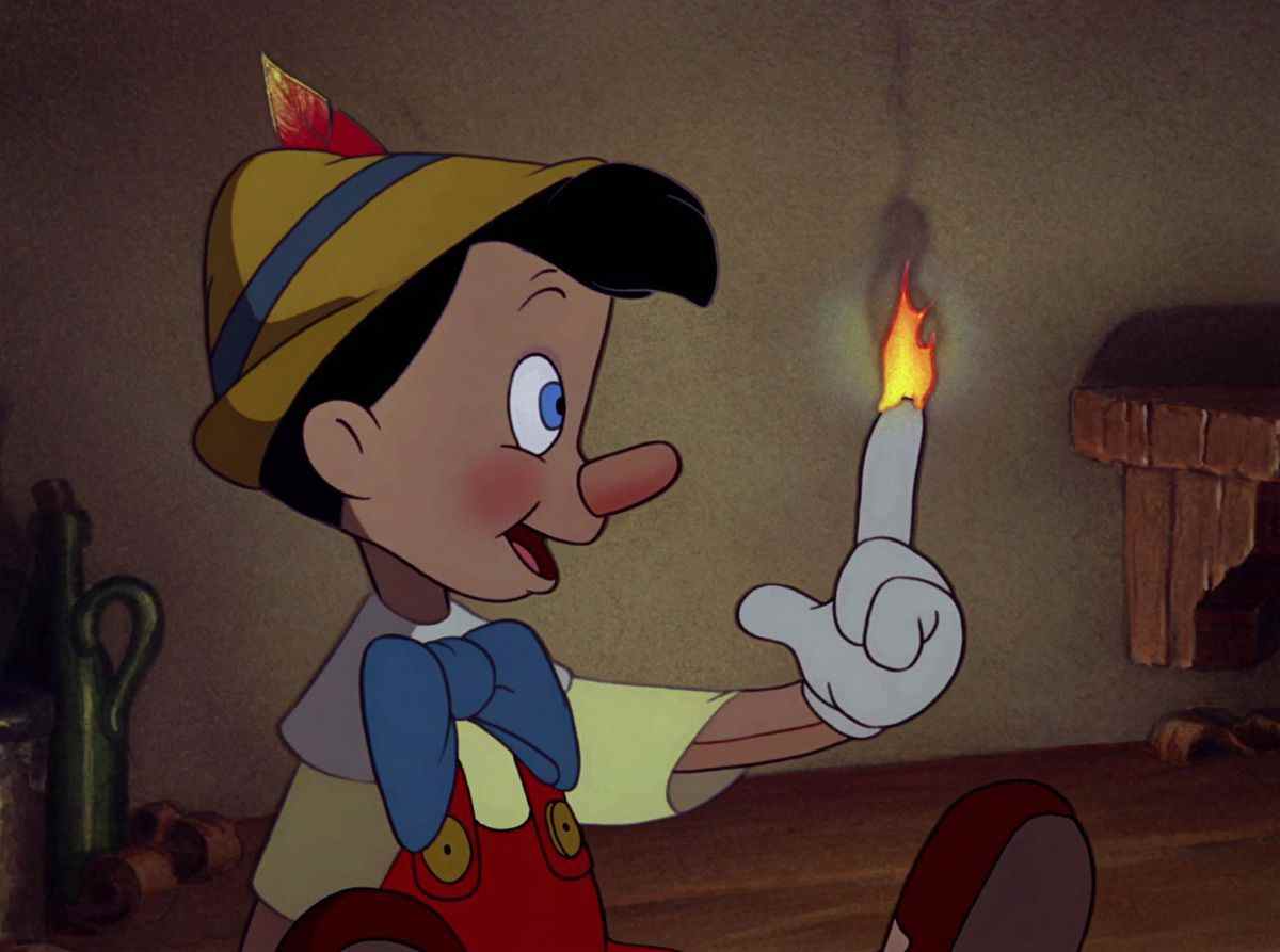Pinocchio regardant avec désinvolture son doigt enflammé