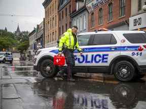 OTTAWA — La police d'Ottawa enquêtait sur une fusillade nocturne au marché By sur la rue York, le vendredi 26 août 2022. ASHLEY FRASER, POSTMEDIA