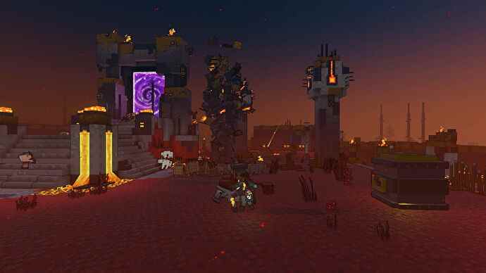 Un guerrier à cheval traverse un champ de bataille crépusculaire dans Minecraft Legends