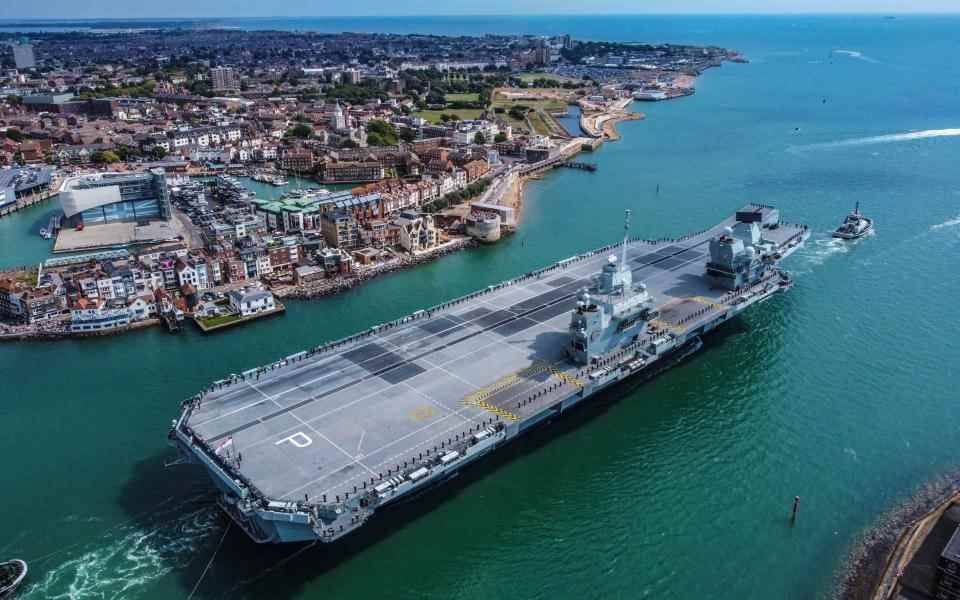 Le HMS Prince of Wales quitte Portsmouth samedi - pictureexclusive.com