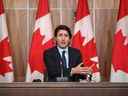 Justin Trudeau, premier ministre du Canada, prend la parole lors d'une conférence de presse sur la colline du Parlement à Ottawa, Ontario, Canada, le mercredi 23 février 2022. 