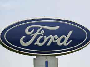 Ford Motor Co. supprime environ 3 000 cols blancs alors qu'elle réduit les coûts et passe de la combustion interne aux véhicules électriques, ont annoncé les dirigeants du constructeur automobile de Dearborn, Michigan, le lundi 22 août 2022, dans un e-mail à l'échelle de l'entreprise .