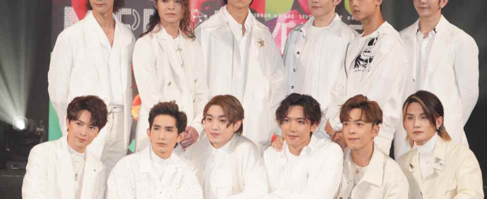 Hong Kong Boy Band Mirror annule ses débuts à l'étranger alors que l'enquête sur l'incident de l'écran LED se poursuit