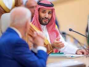 Le prince héritier saoudien Mohammed bin Salman et le président américain Joe Biden se rencontrent en Arabie saoudite en juillet.